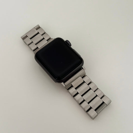 CLASSIC STAINLESS STEEL APPLE WATCH STRAP - SILVER